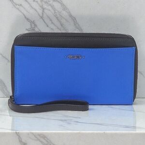 Tumi Vista Nylon Travel Wallet in the color Dazzling Blue